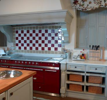 tienda cocina clasica con grifos herbeau